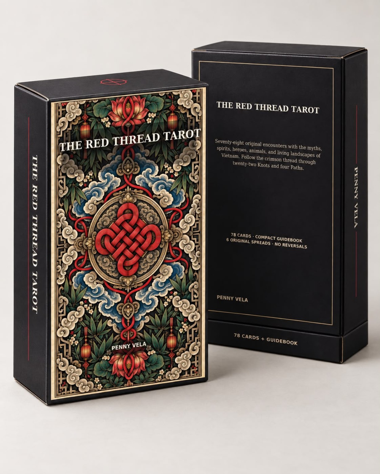 The Red Thread Tarot limited edition van Penny Vela in luxe bewaardoos
